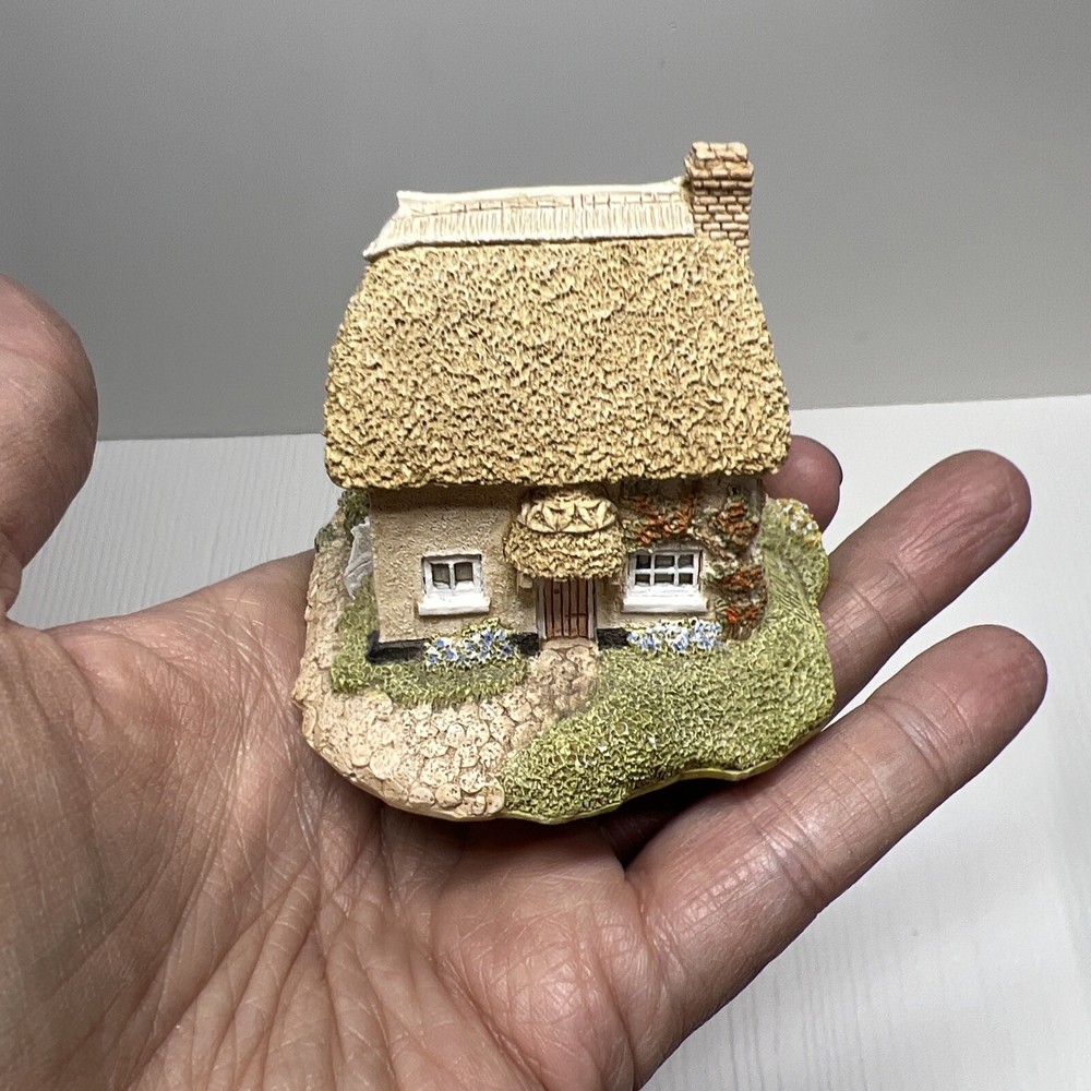 Lilliput Lane "Otter Reach" Cottage︱Includes Original Box & Documents