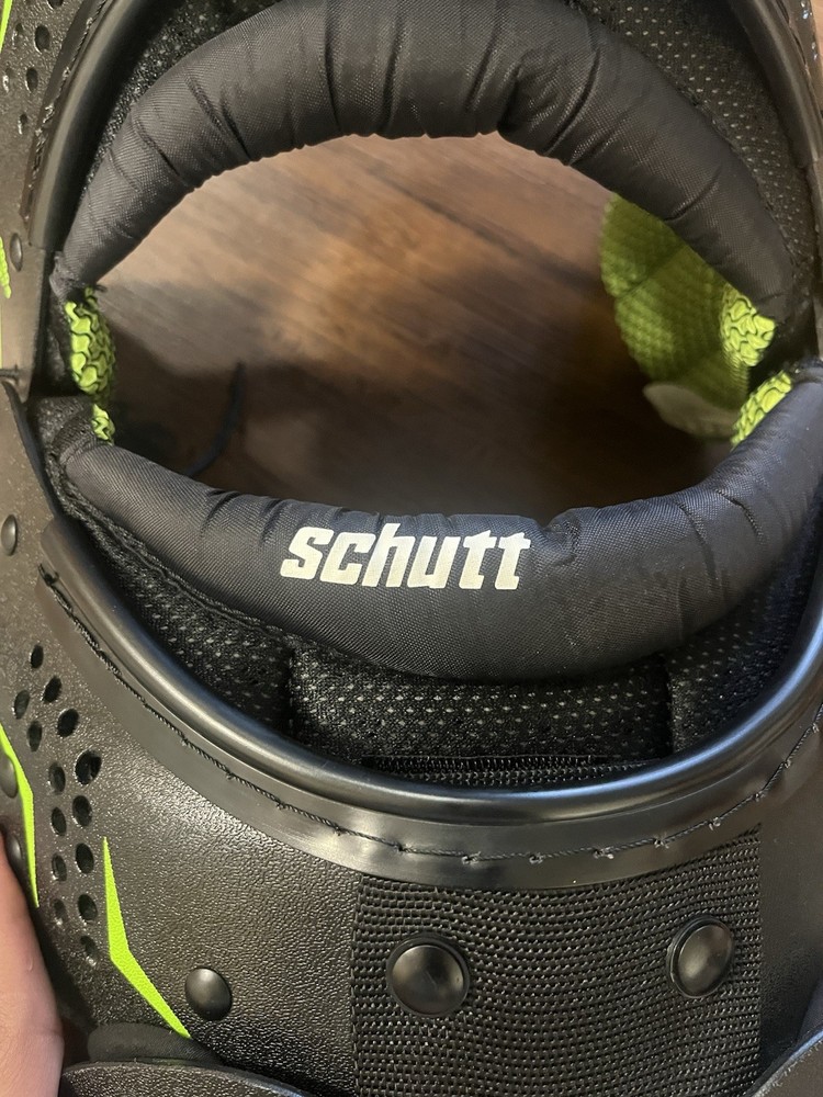 Schutt Shoulder Pad Size Medium