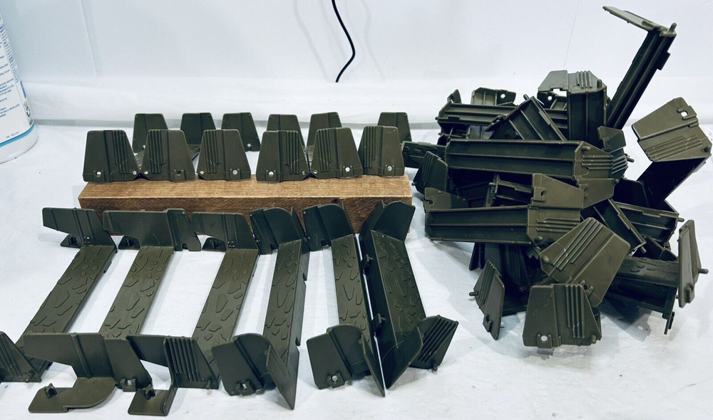 30 Pieces of Green Stomper Track