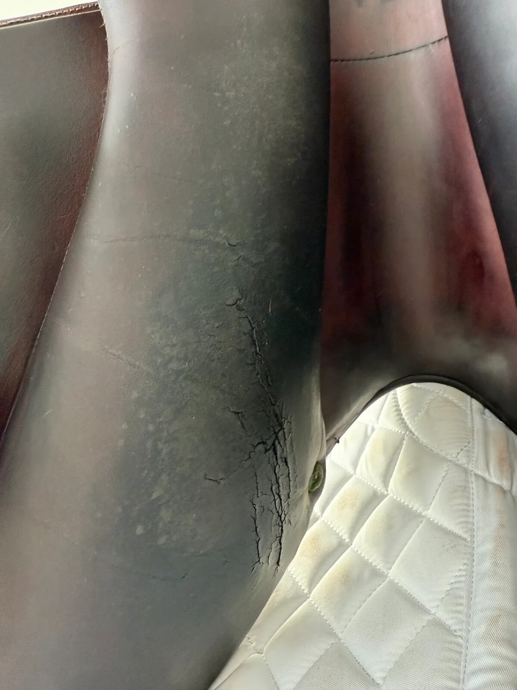 17.5 - 2016 Devoucoux Biarritz S, 2AA Flap, 4.5” Dot to Dot