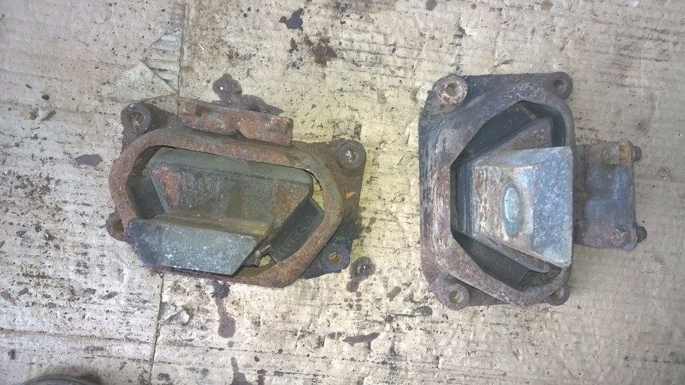 ENGINE MOUNT REMOVED FROM FORD 75-E