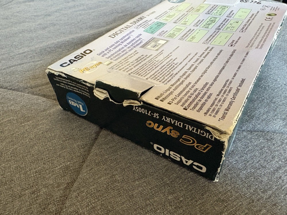Casio Digital Diary SF-7100SY - 1MB - PC SYNC - W/ Box + Plastic Insert - TESTED
