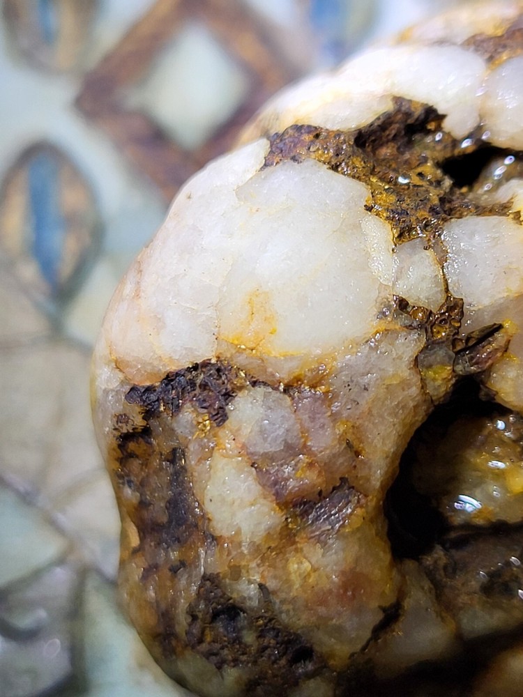 gold quartz specimen