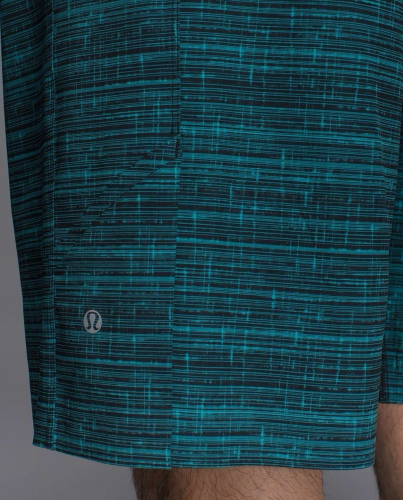 Lululemon Assert ShortGlacier Texture Surge Black / Black
