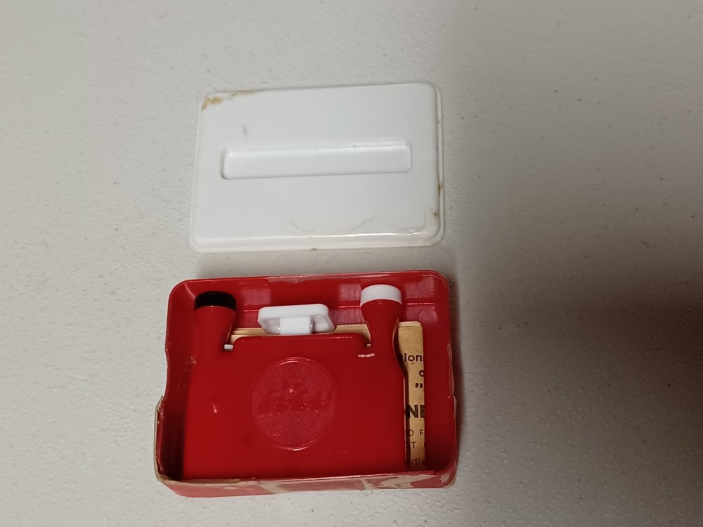 Vintage UCO Automatic Needle Threader w/ Instructions