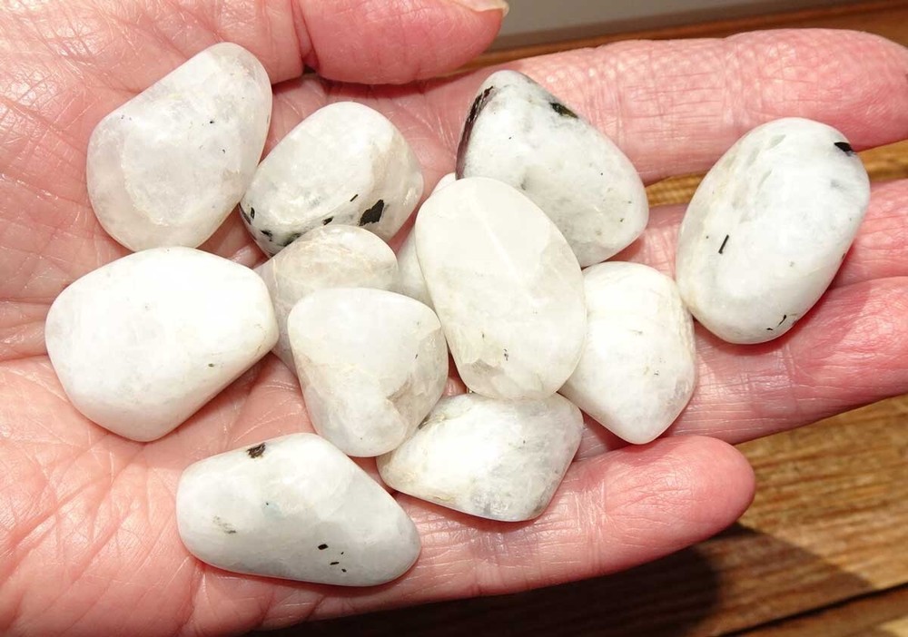 Rainbow Moonstone - 12 Tumbled stones rt663b