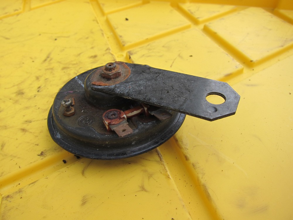 2000 Suzuki GZ250 OEM HORN SIGNAL