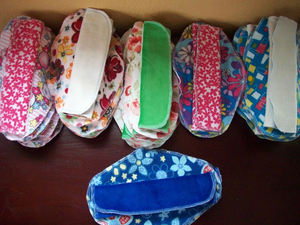 Single Random MamaBear LadyWear Quick-Dry cloth menstrual pad: Medium/Heavy Flow