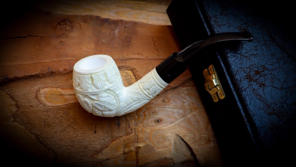 Half BentModel Grape Leaf Pattern Meerschaum Pipe With Leather Case-Astaş Meers.