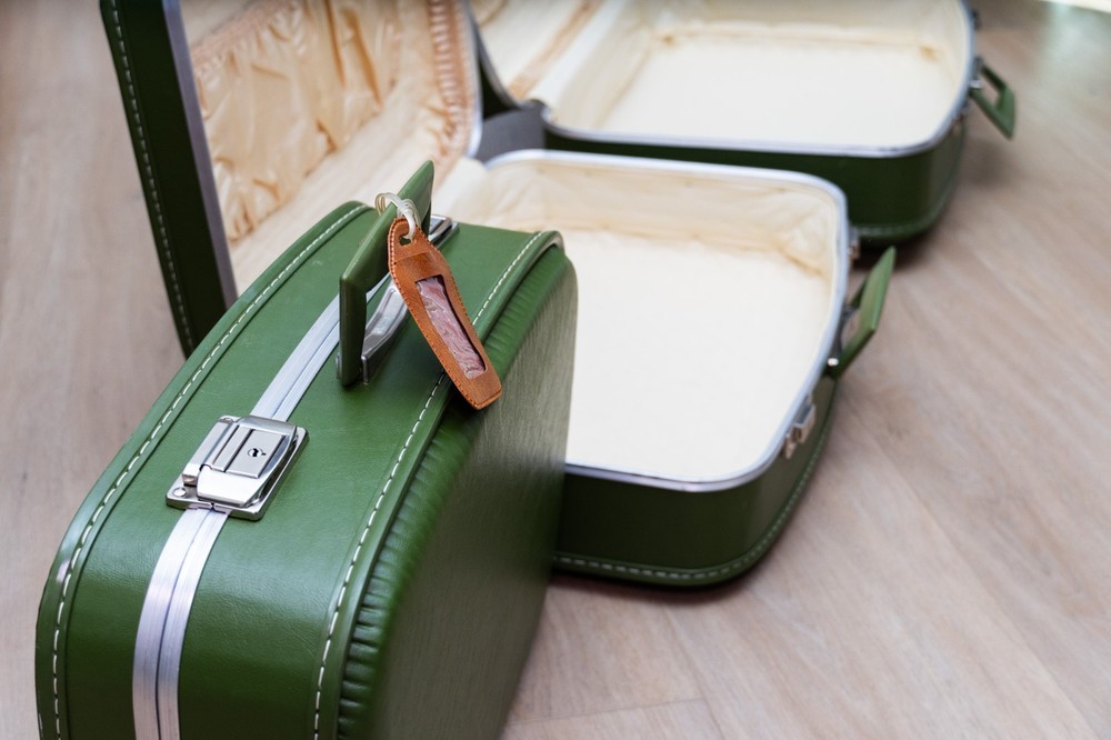 VINTAGE 4 PIECE NESTED LEATHER TRUNK/BRIEFCASE SET - EMERALD GREEN