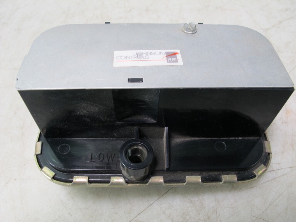 NEW JOHNSON CONTROLS P32AF-1C SENSITIVE DIFFERNTIAL PRESSURE SWITCH