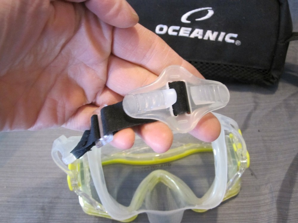 U.S. Divers Adjustable Diving Goggles w Temered Lens & Yellow Frame in Case