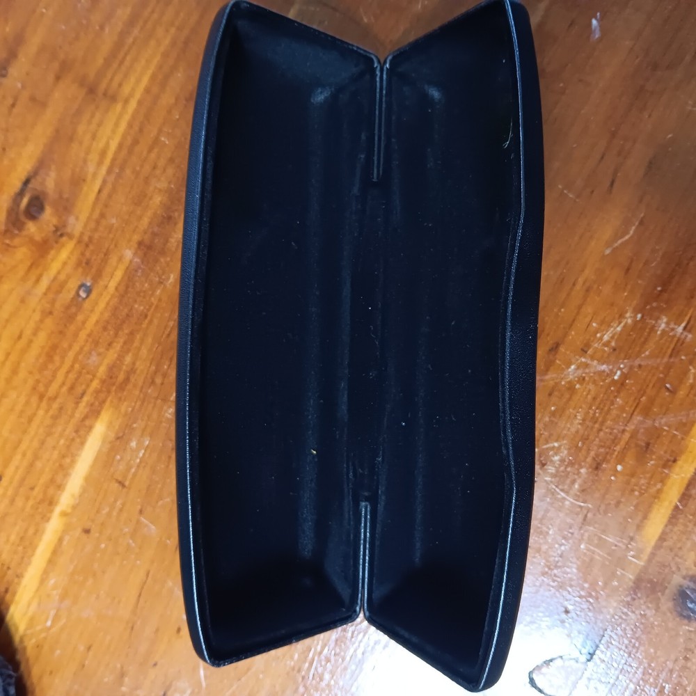 NEW bebe Black Hard Clamshell Eyeglasses Case Spring Closure #1