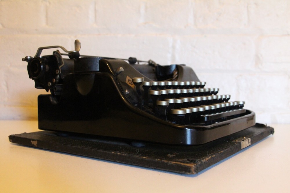 MERCEDES Prima - Antique Typewriter - Great Condition + Original Case