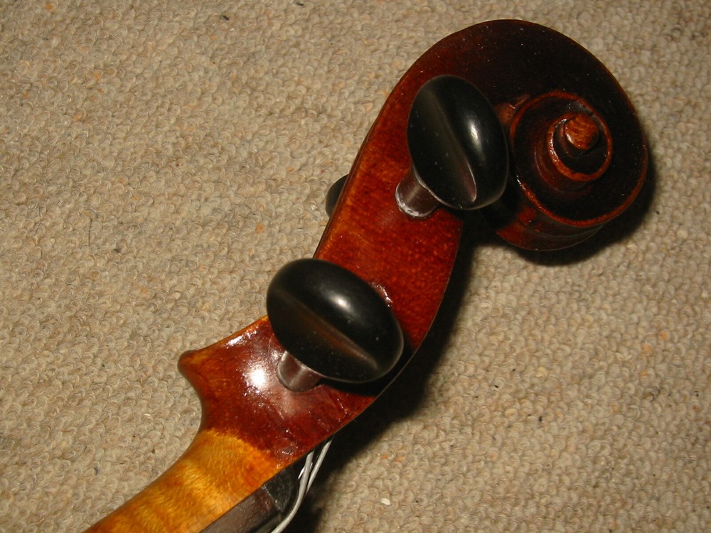 old Viola needs service & cleaning, nicely flamed back and side!