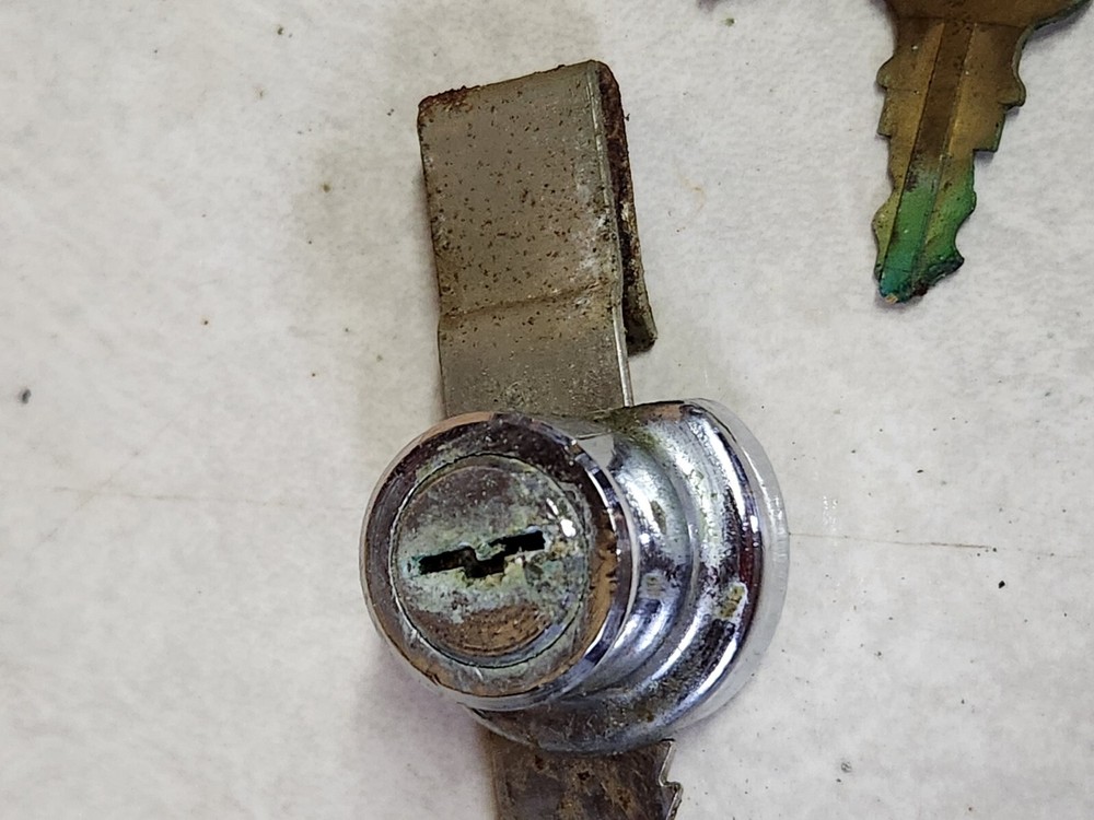 Vintage Wonder Lock With Keys K417