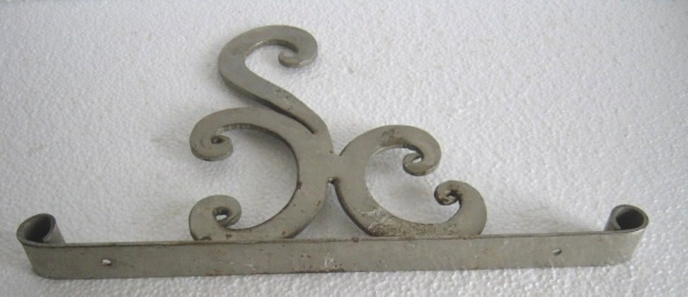 ANTIQUE VINTAGE UNUSUAL WROUGHT IRON WALL BRACKET NICKLE .