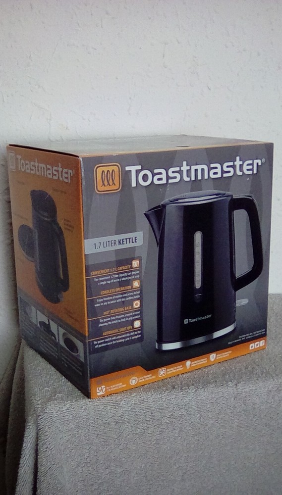 Toastmaster Electric Kettle 1.7 Liters Black auto off cordless NIB