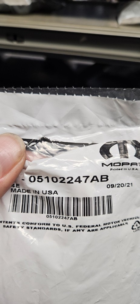 Genuine Mopar Blank Key 05102247AB (SOLD SEPARATELY)