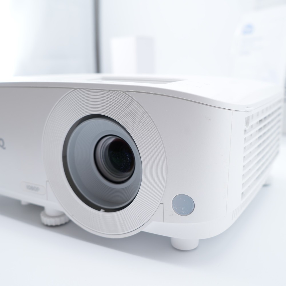 BenQ MH550 Projector Full Set 3D Ready Ceiling Mount Blu-ray Player Glasses HDMI