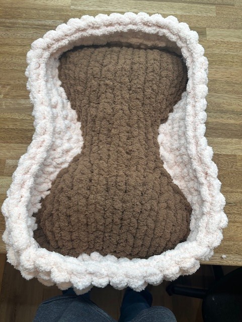 Dog bone pet bed brown & blush