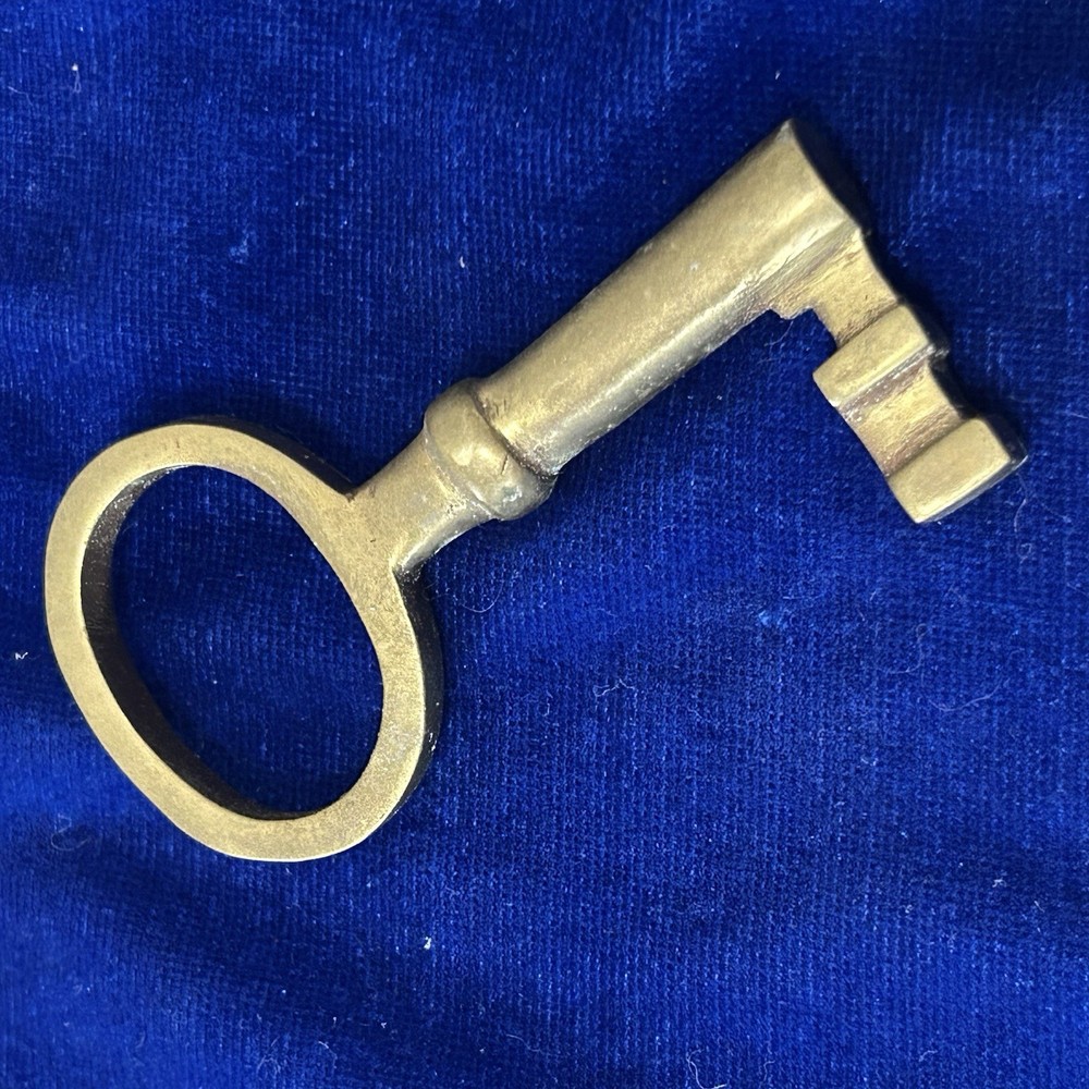 Antique Brass Skeleton Solid Barrel Key Collectible Decor/323j