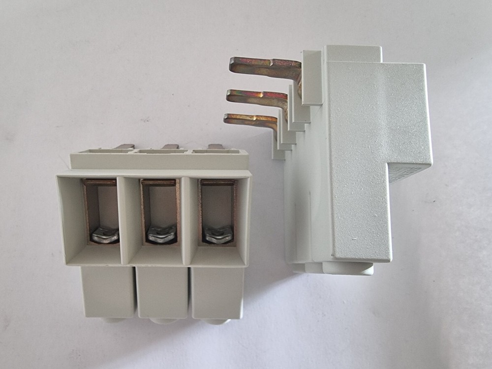 Siemens "3RV1935-5A" - 3 Phase Feed Terminal