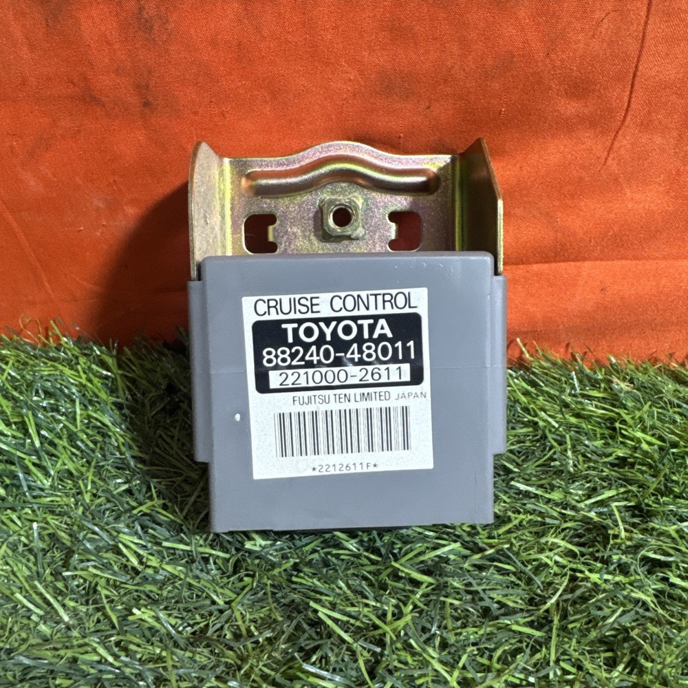 1999-2000 Lexus RX300 Cruise Control Computer Module OE 88240-48011