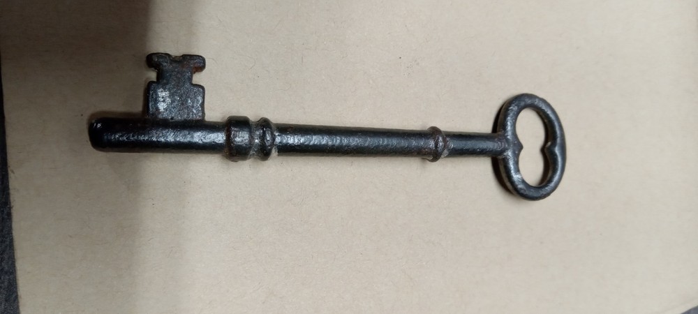Vintage Solid Barrel Antique Skeleton Key Solid Steel