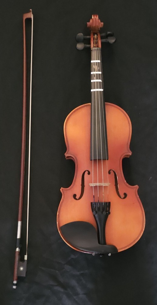 UNBRANDED 1/4 SIZED VIOLIN WITH CASE & BOW *PRE-OWNED*