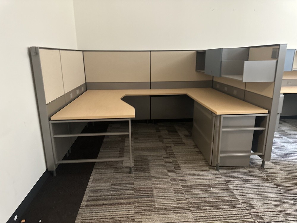Herman Miller Cubicle 6ft By 6ft L Shape