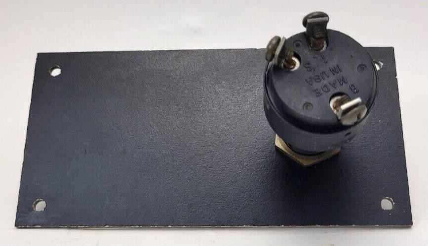 Sterndrive/Inboard Key Switch and Key With Mount Plate