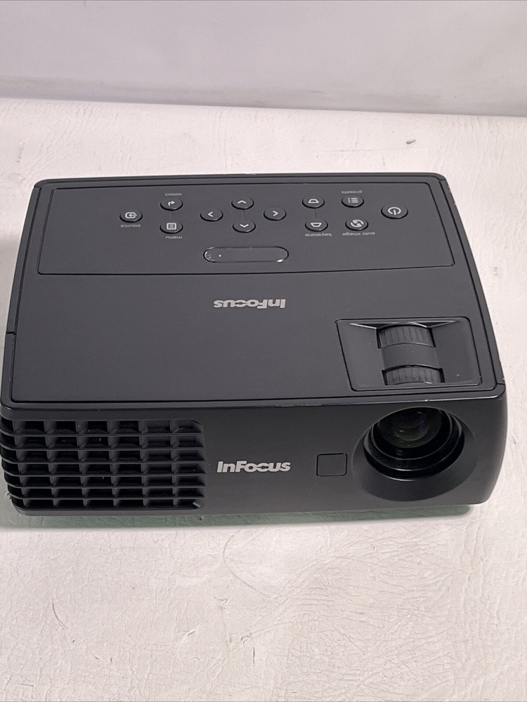 InFocus IN1110 DLP Projector - 957 Lamp hours