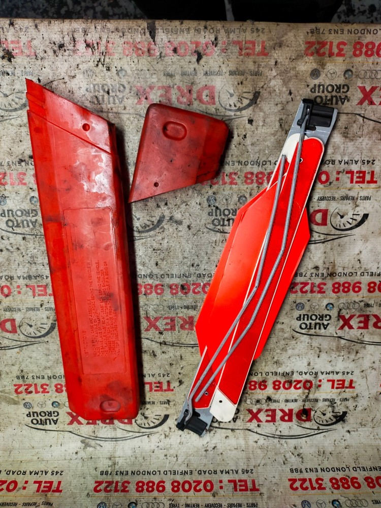 Halfords Emergency Road Warning Triangle 27r039602