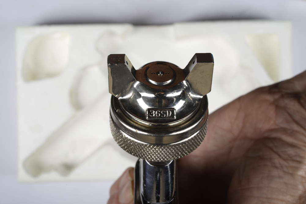 BINKS MODEL 7 spray gun. Excellent condition.