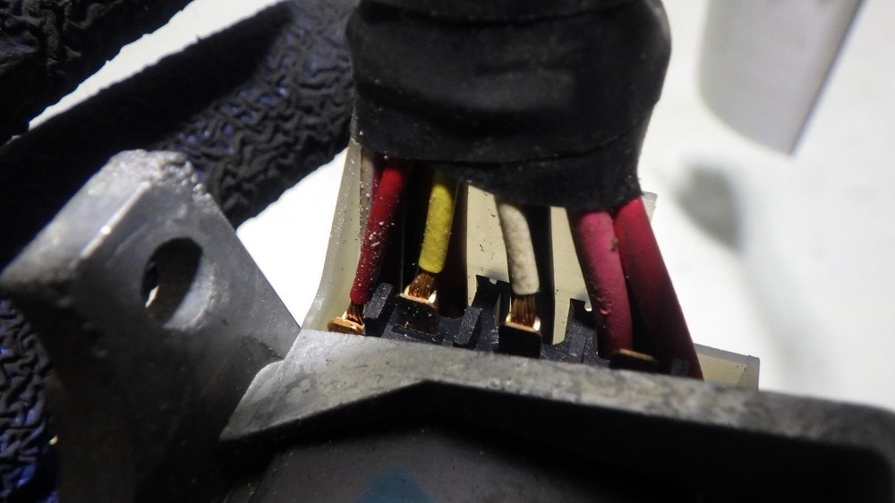 02 GMC YUKON Ignition W/Key