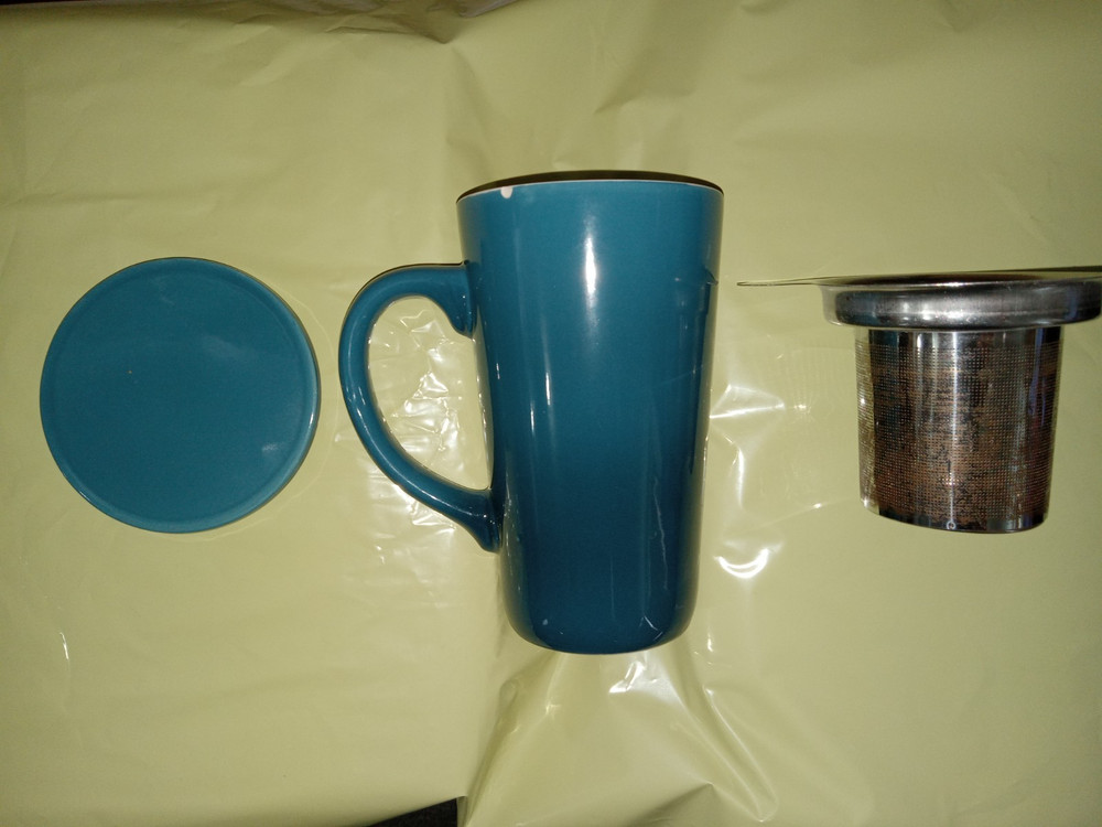 large blue tea cup with lid and infuser ~ 16 oz