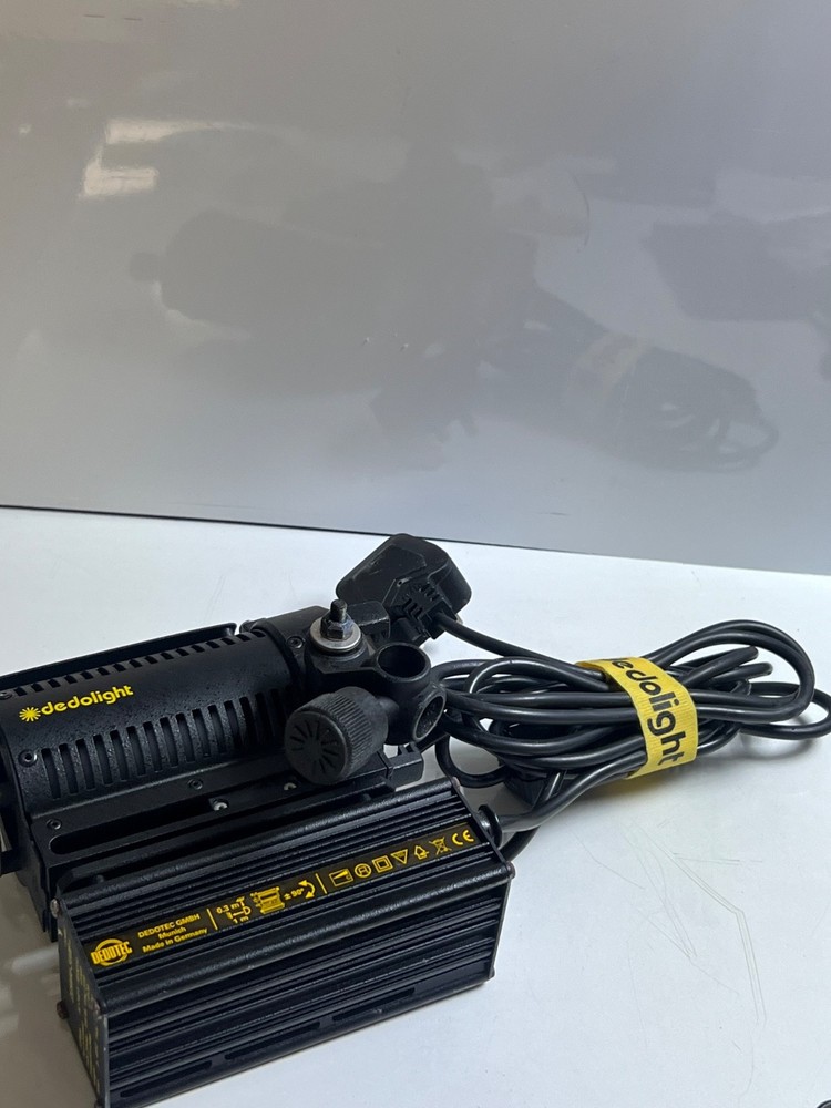 Dedolight DLHM4-300 Classic 24V 150W Video light