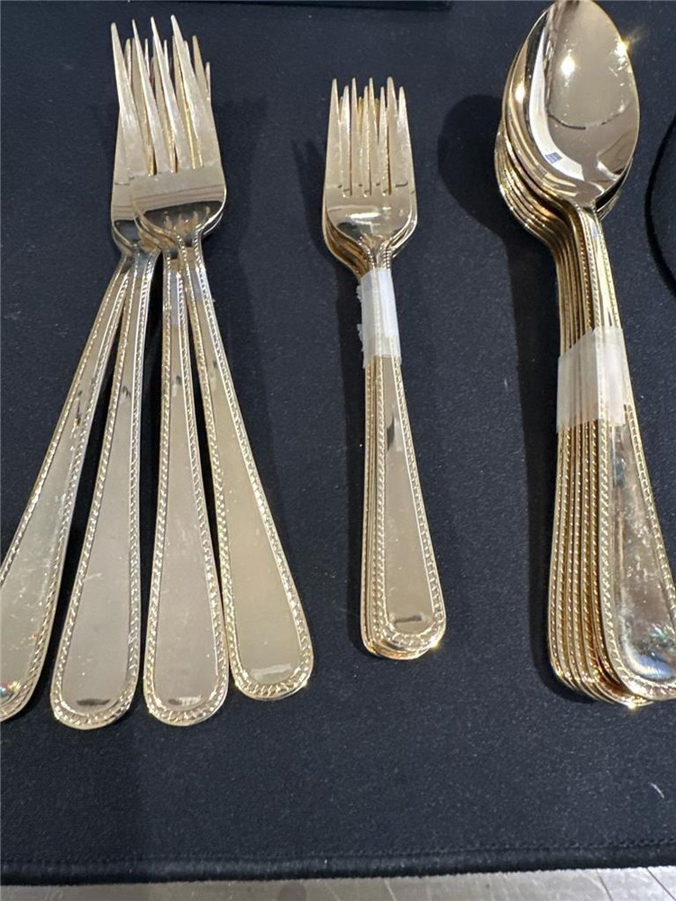 Reed & Barton Rebacraft Dickens 26 pcs Gold Plated Flatware
