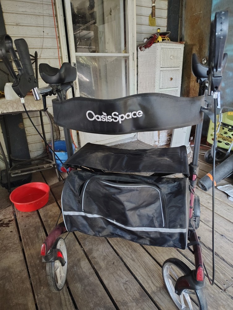 Oasis Space upright walker with seat