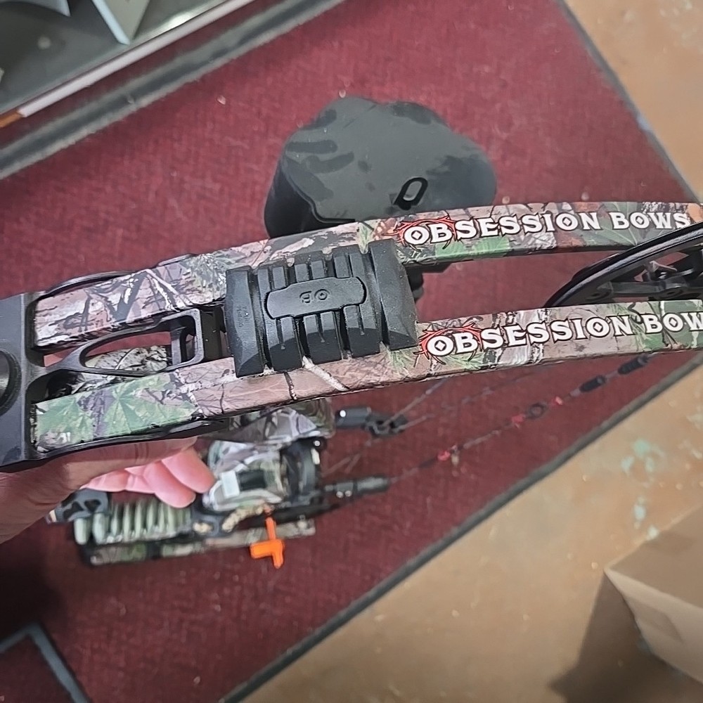 Obsession Hemmorhage Bow, RH, 28" Draw, 70lb