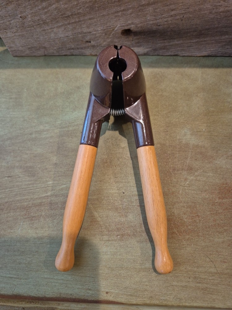 Vintage Style Nutcracker Heavy Duty Nut Cracker Wood Handle Kitchen Tool EUC