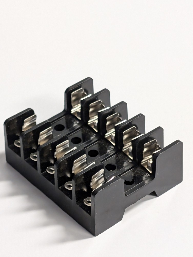 5 POSITION FUSE BLOCK, ACCEPTS 3AG/AGC SERIES FUSES