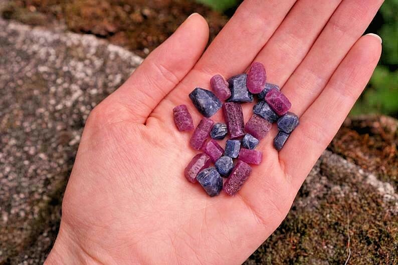 Natural Unheated Ruby Raw + Sapphire Mix Rough 10Pcs-Ruby | 10Pcs-Sapphire