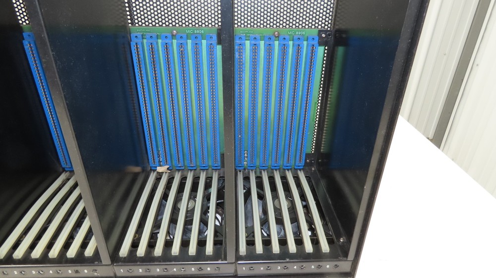 Camco 320C-04 Chassis 320 Programmable Motion Controller Chassis