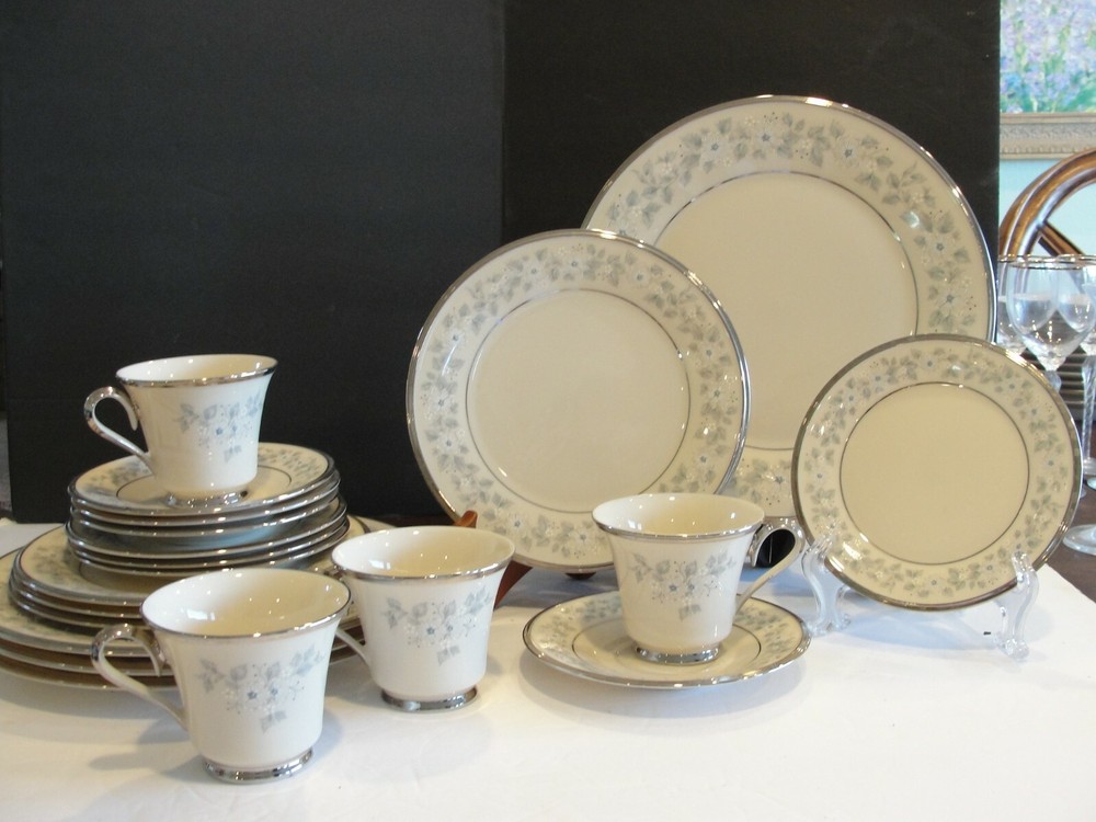 LENOX WINGSONG 4 - 5 PIECES SETTING 20 PIECES