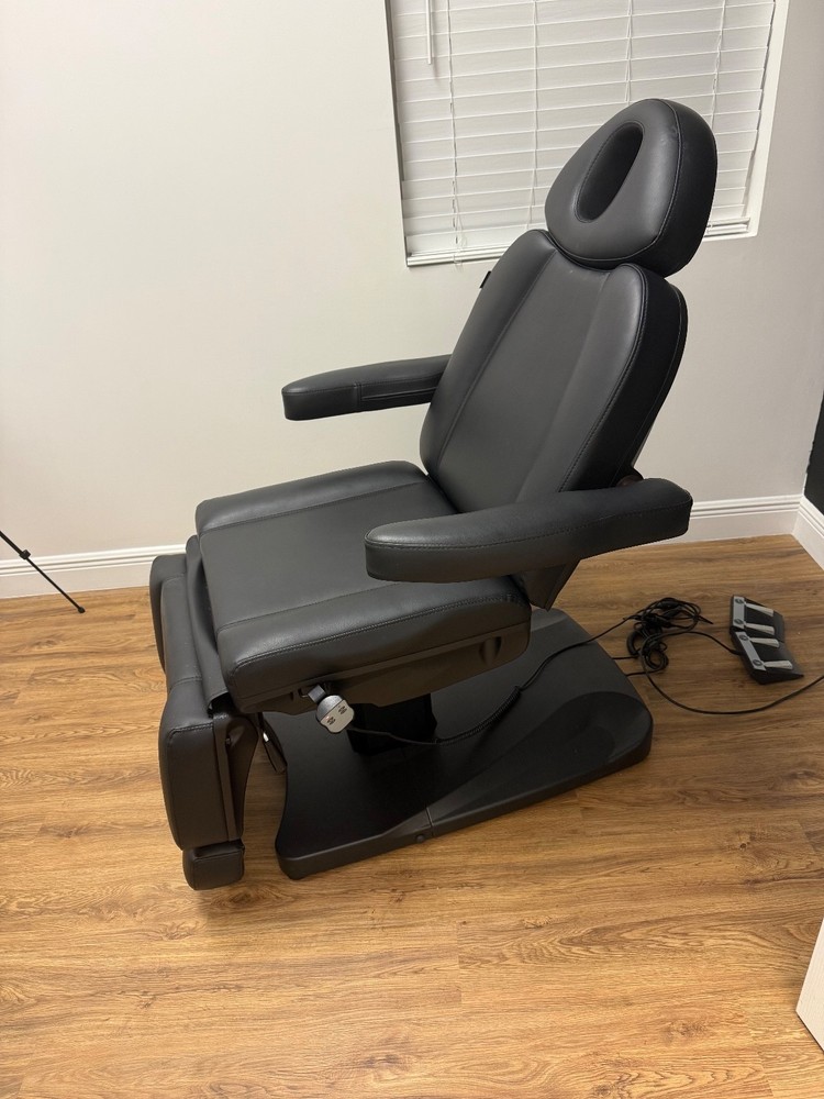 Black DIR Adjustable Procedure / Med Spa / Aesthetic – Excellent Condition