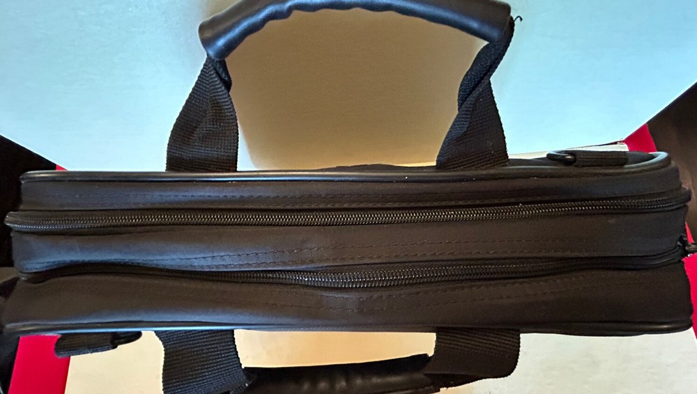 Targus Laptop/Notebook Case, Holds 15" Laptop Read e2