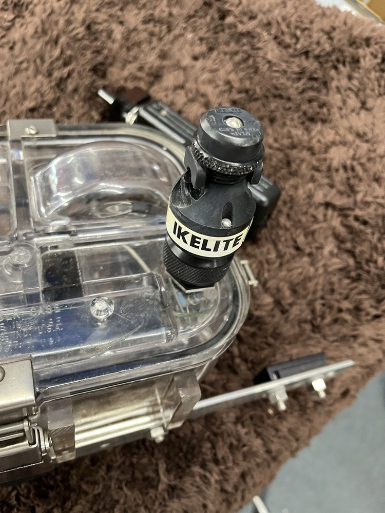 Ikelite Underwater Camera SLR Case/Housing 300 Ft. Depth Untested