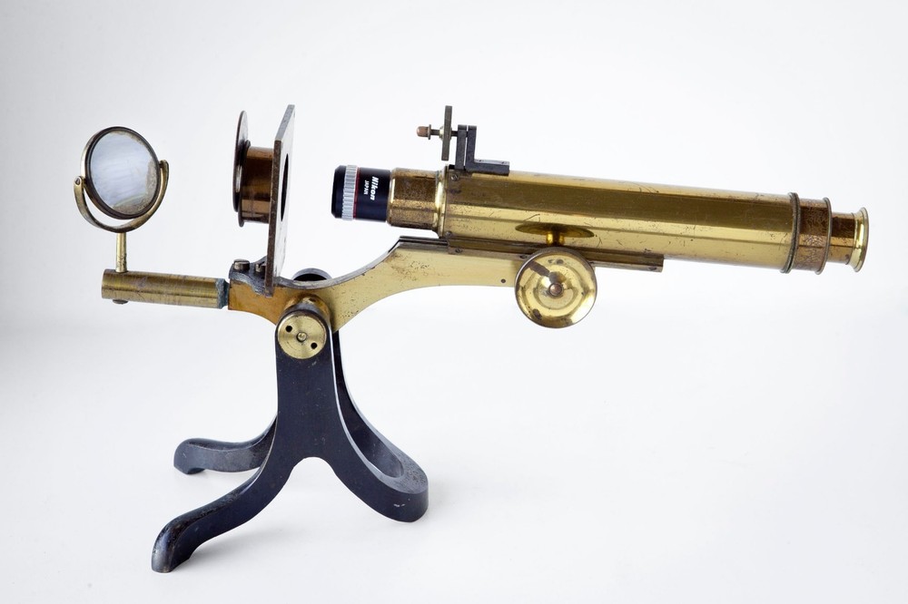 ANTIQUE BRASS HENRY CROUCH LONDON 1242 w/Nikon E Plan 4/0.1 Microscope Objective